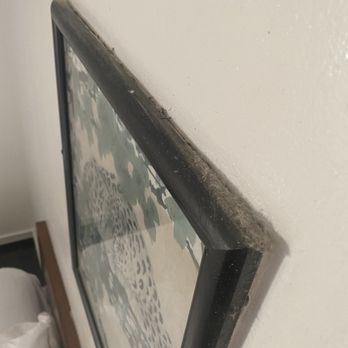 Royal Grove Waikiki - Dust on the top of the wall hanging. - Hotels Near Me - Honolulu, Hawaii