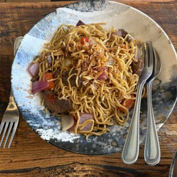 Bowl And Plate Eatery - Beef Yakisoba - Asian Fusion Near Me - Anaheim, California Bowl And Plate Eatery - Beef Yakisoba - Asian Fusion Near Me - Anaheim, California