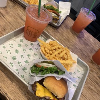Shake Shack River North - Burgers Near Me - Chicago, Illinois Shake Shack River North - Burgers Near Me - Chicago, Illinois