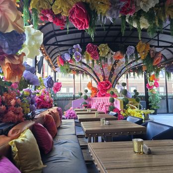 Magic Hour Rooftop Bar & Lounge - Floral room - Lounges Near Me - New York, New York