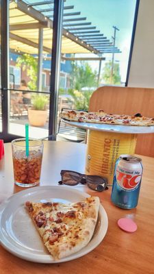 Cosmo’s Snack Bar by null