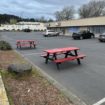 Birrieria PDX - Dining tables and ample parking - Food Trucks Near Me - Portland, Oregon Birrieria PDX - Dining tables and ample parking - Food Trucks Near Me - Portland, Oregon