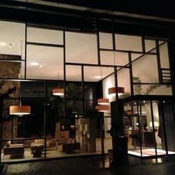 Angel's - Das Hotel Am Golfpark - Foyer-Eingang bei Nacht