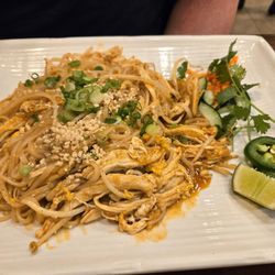 Pho 85 - Ankeny - 7K. Chicken Pad Thai Topped with Peanut
