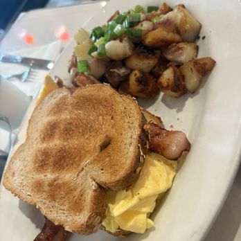 Mo's Grill - Egg bacon and cheese sandwich - Burgers Near Me - San Francisco, California