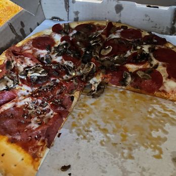 Blondie’s Pizza - Pepperoni & mushroom pizza - Pizza Near Me - Berkeley, California
