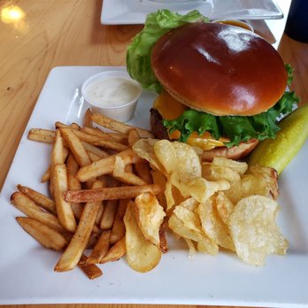 The Cottage Inn - Amazing chicken/cheeseburger burger - Pubs Near Me - Copenhagen, New York