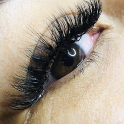 Hybrids eyelashes extensions