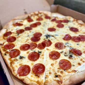 Perfecto Pizza NSB - Bianca Pizza 16" with extra pepperoni topping - Pizza Near Me - New Smyrna Beach, Florida Perfecto Pizza NSB - Bianca Pizza 16" with extra pepperoni topping - Pizza Near Me - New Smyrna Beach, Florida