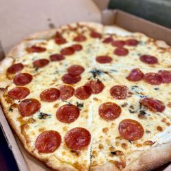 Perfecto Pizza NSB - Bianca Pizza 16" with extra pepperoni topping