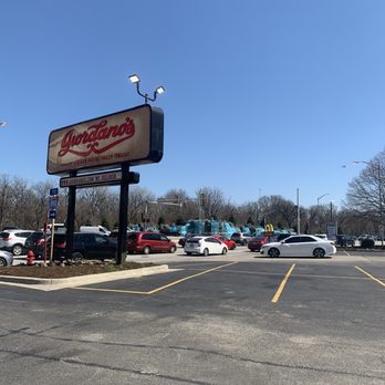 Giordano's - Outside parking lot - Pizza Near Me - Rosemont, Illinois