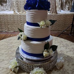 Delish Cakes & Pastries