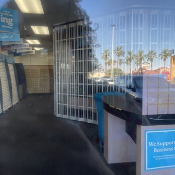 The UPS Store - Employee ignoring me as she closes early. - Shipping Centers Near Me - Las Vegas, Nevada The UPS Store - Employee ignoring me as she closes early. - Shipping Centers Near Me - Las Vegas, Nevada