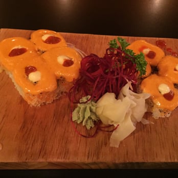 Hands On - Addison St. - U guys should try Volcano sushi rolls, they r fresh n juicy, love em' - Sushi Bars Near Me - Chicago, Illinois