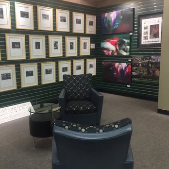 Blue Grass Airport - LEX - Paddock Gallery (Nice area to relax before TSA) - Airports Near Me - Lexington, Kentucky Blue Grass Airport - LEX - Paddock Gallery (Nice area to relax before TSA) - Airports Near Me - Lexington, Kentucky