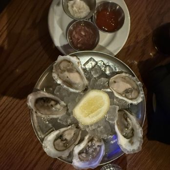 Murray's Tavern - Happy hour oysters - American Near Me - Austin, Texas