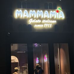 Mammamia Gelato - Outside