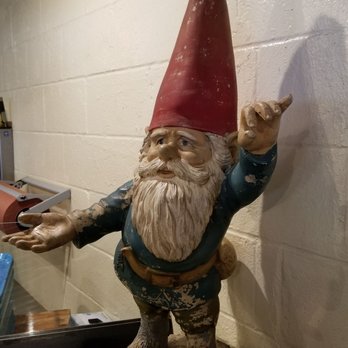 Franklin Barbecue - Gnomey welcomes you to the slicing/ordering counter. - Barbeque Near Me - Austin, Texas Franklin Barbecue - Gnomey welcomes you to the slicing/ordering counter. - Barbeque Near Me - Austin, Texas