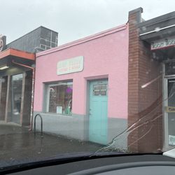 Good Vibes Vintage & Resale - Cute little blink-and-you'll-miss-it spot