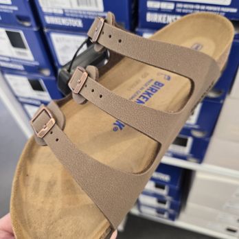 Famous Footwear - Shoe Stores Near Me - Beaverton, Oregon