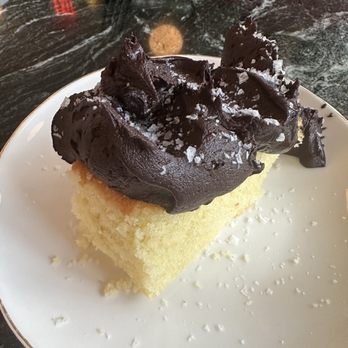 Bar Bête - Yellow cake - French Near Me - Brooklyn, New York