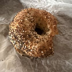 Benny's Bagels - Everything bagel
