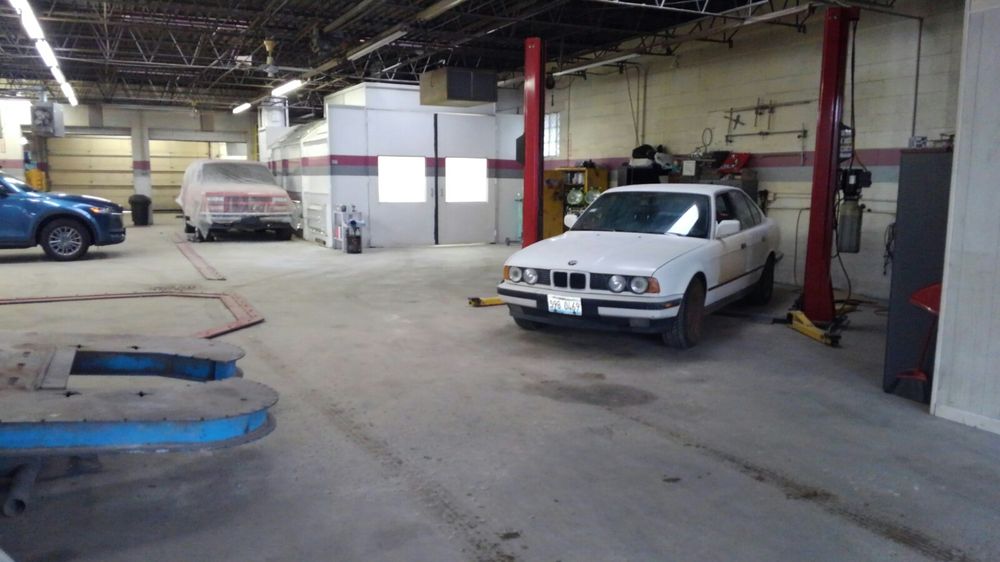 FENDER MENDERS COLLISION CENTER 5742 W 63rd St, Chicago, Illinois