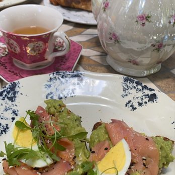 Little Hen - Salmon avocado toast english breakfast tea Nutella croissant - Breakfast & Brunch Near Me - Miami, Florida Little Hen - Salmon avocado toast english breakfast tea Nutella croissant - Breakfast & Brunch Near Me - Miami, Florida