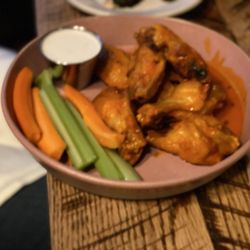 The Owl Bar - Chicken wings