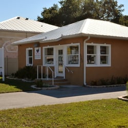 Manatee Family Pharmacy - We take care of your family like our own!