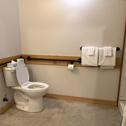 Bowline Hotel - Restroom