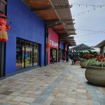 IT'SUGAR - Outside - Candy Stores Near Me - Honolulu, Hawaii