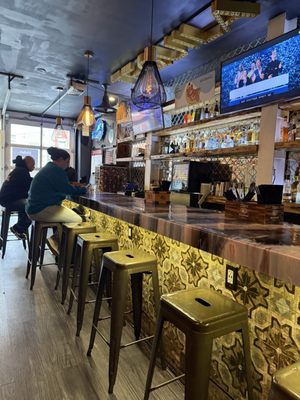 Wing Bar by null