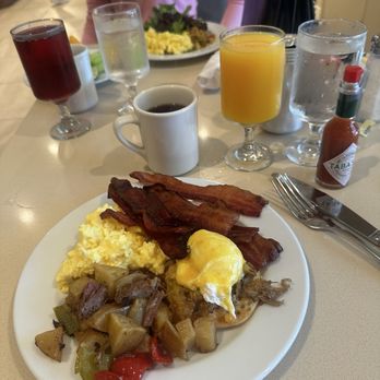 Kuhio Beach Grill - The most expensive hotel breakfast buffet of your life - Breakfast & Brunch Near Me - Honolulu, Hawaii Kuhio Beach Grill - The most expensive hotel breakfast buffet of your life - Breakfast & Brunch Near Me - Honolulu, Hawaii