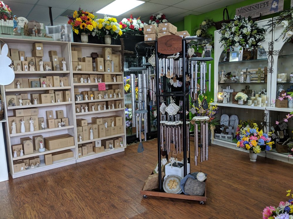 HERNANDO FLOWER SHOP 24 Photos Florists 141 W Commerce St