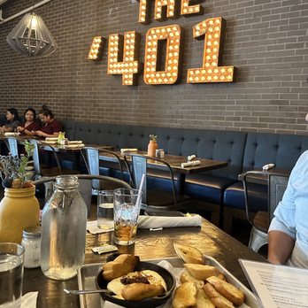 The '401 - Inside of the restaurant - American Near Me - Bellaire, Texas