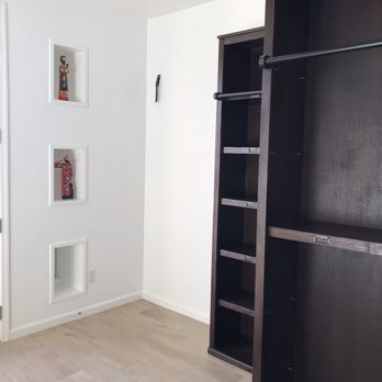 SCI- Simons Construction - Flawless despite a high gloss wall--I had them leave off doorstop so I can rearrange bookcases - General Contractors Near Me - Templeton, California
