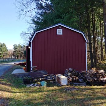 Long Stone Farm - Side view of the farm stand, very cute - Ranches Near Me - Lovettsville, Virginia Long Stone Farm - Side view of the farm stand, very cute - Ranches Near Me - Lovettsville, Virginia