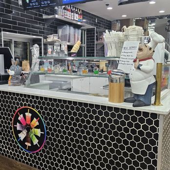 Bubbleology - Front counter - Bubble Tea Near Me - Richardson, Texas