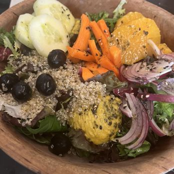 Petra - Salad with hummus. Excellent choice. Everything was fresh and delicious. Not a hummus fan, but this was great. - Steakhouses Near Me - Seville, SE