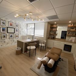 Miss Chiropractic Wellness & Spa - Concierge Room