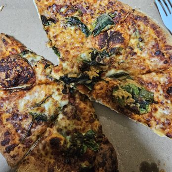 Domino's Pizza - Burnt garlic spinach with thin crust that I didn't order - Pizza Near Me - Kailua, Hawaii Domino's Pizza - Burnt garlic spinach with thin crust that I didn't order - Pizza Near Me - Kailua, Hawaii