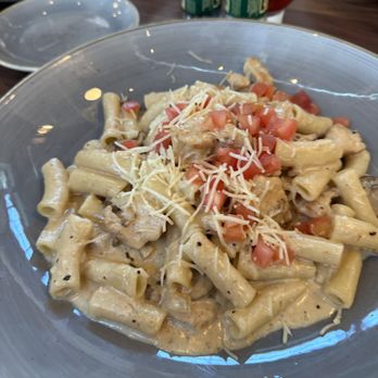 Maggie McFly's® | Boca Raton, FL - Chicken and roasted garlic, hold the peas. Very good. - New American Near Me - Boca Raton, Florida Maggie McFly's® | Boca Raton, FL - Chicken and roasted garlic, hold the peas. Very good. - New American Near Me - Boca Raton, Florida