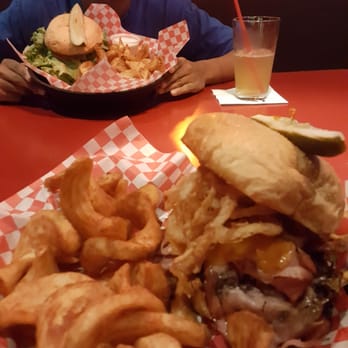 Sidewinders Bar & Grill - Be sure to try the mac n cheese balls and the chicken spring rolls. New menu is GREAT! - Sports Bars Near Me - Winterhaven, California