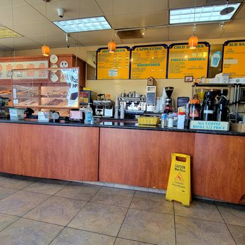 Dad's Donuts & Bakery - Interior (04/01/22). @DadsDonuts #Burbank #Donuts #Breakfast #FoodPorn - Donuts Near Me - Burbank, California Dad's Donuts & Bakery - Interior (04/01/22). @DadsDonuts #Burbank #Donuts #Breakfast #FoodPorn - Donuts Near Me - Burbank, California