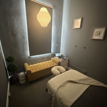 Reviving Touch - Therapy room - Massage Therapy Near Me - San Francisco, California Reviving Touch - Therapy room - Massage Therapy Near Me - San Francisco, California