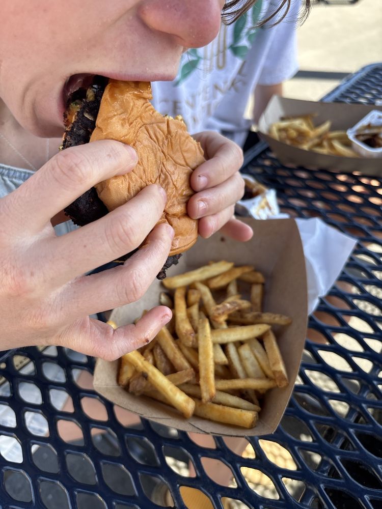 Big Belly Burger Logo