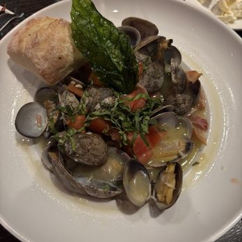 Blackfish - Wood Fired Clams - Seafood Near Me - Tulalip, Washington