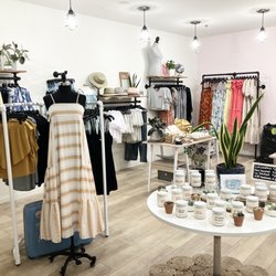 Roam.e Boutique - Specializing in ladies casual clothes & gifts