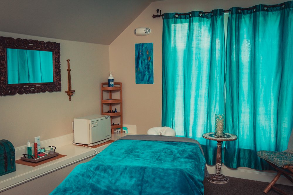 Esther Bramlett, LMT Logo